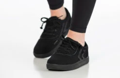 Black To The Floor BILLY CS Sneaker Low Tops 23 Black To The Floor BILLY CS Sneaker Low Tops -Billy BK22343 001 studio standing 2 940x614 d360bf7e 3203 45e3 a652 d043b21da531