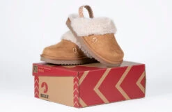 Chestnut BILLY Cozy Sling Scuff -Billy BK22447 250 Studio 3 940x614 cb896a37 2a1b 4ca2 a717 57d1ad866e0b