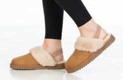 Chestnut BILLY Cozy Sling Scuff -Billy BK22447 250 studio standing 1 940x614 3d2ded04 ec51 4ac2 879b cbc9e671d1e3