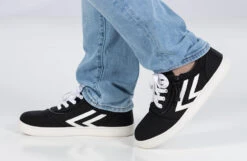 Men's Black/White BILLY CS Sneaker Low Tops 22 Men's Black/White BILLY CS Sneaker Low Tops -Billy BM22343 002 studio standing 1 940x614 9b4ad544 f2ff 41c1 8123 08d79d186ebd