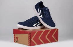 Men's Navy/White BILLY CS Sneaker Low Tops 21 Men's Navy/White BILLY CS Sneaker Low Tops -Billy BM22343 410 studio 3 940x614 44b88476 bdea 4f3e bc12 ecc00d6de8f8