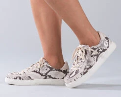 FINAL SALE - Women's Snake BILLY Classic Lace Lows -Billy BW20005 060 Studio1 880x704 1